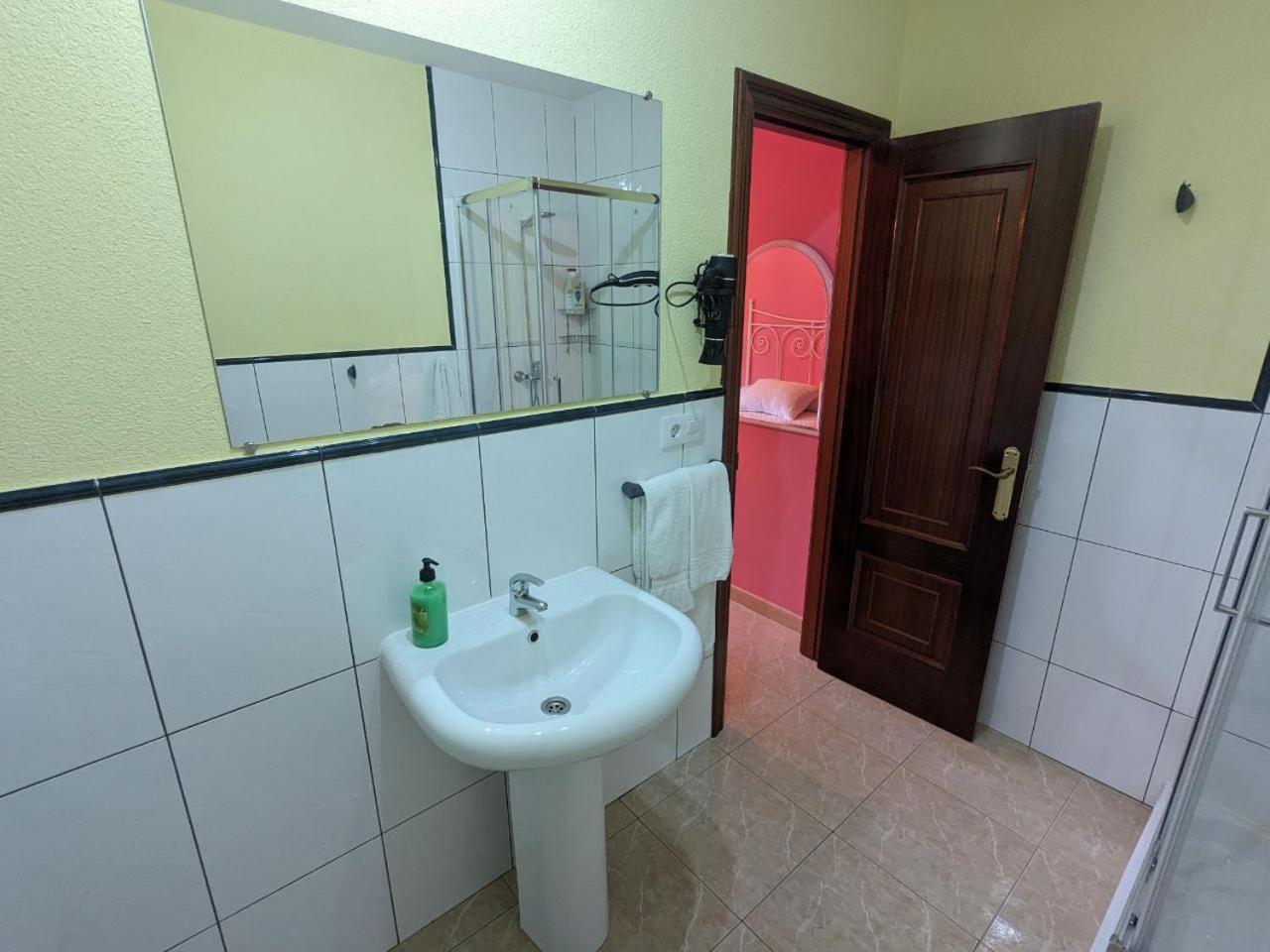 ホテル Vivienda Turistica Vacacional Maricarmen Arou エクステリア 写真